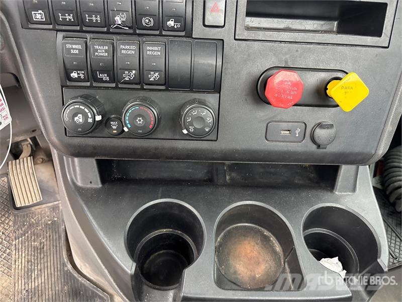 International RH613 6x4 T/A Day Cab Truck Tractor 中古トラクターヘッド | トレーラーヘッド