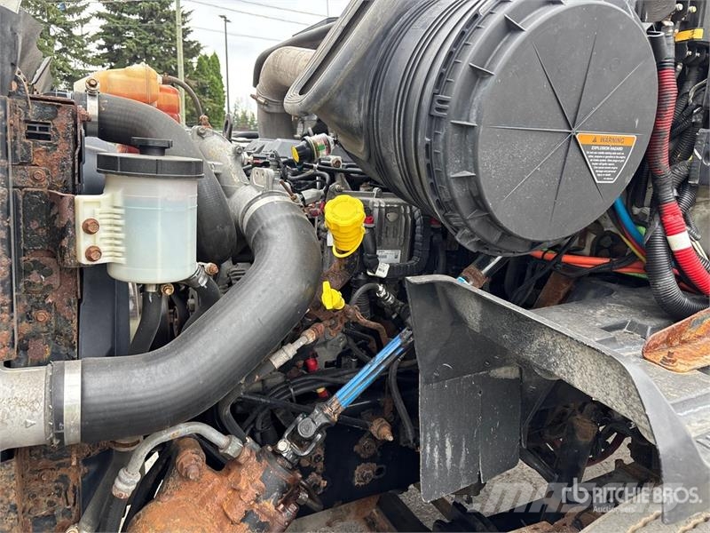 International RH613 6x4 T/A Day Cab Truck Tractor 中古トラクターヘッド | トレーラーヘッド