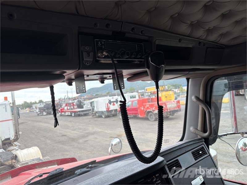 International RH613 6x4 T/A Day Cab Truck Tractor Vlačilci