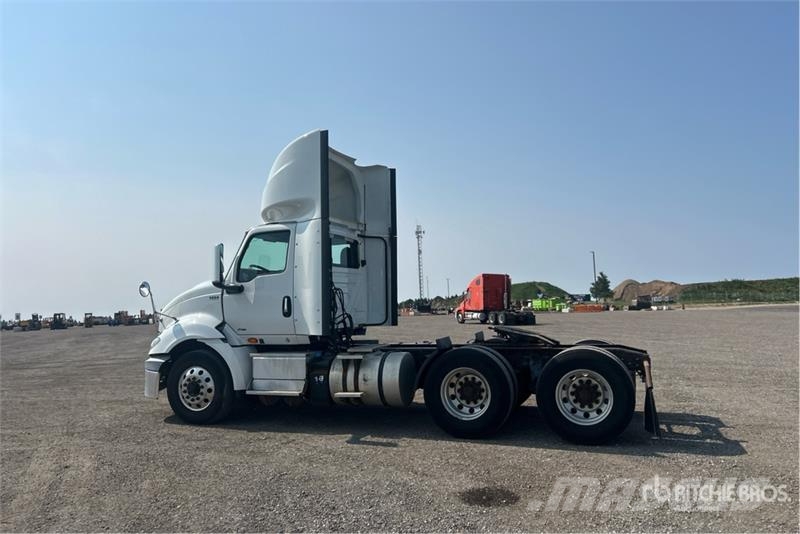 International RH613 6x4 T/A Day Cab Truck Tractor Sattelzugmaschinen