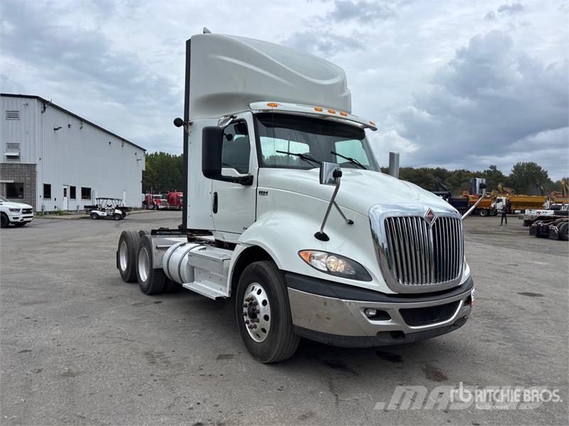 International RH613 6x4 T/A Day Cab Truck Tractor 中古トラクターヘッド | トレーラーヘッド