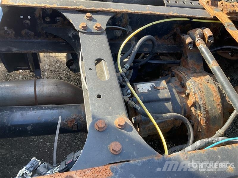 International RH613 6x4 T/A Day Cab Truck Tractor Naudoti vilkikai