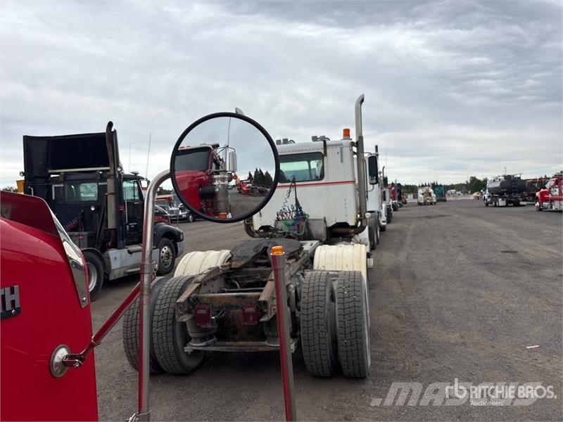 International RH613 6x4 T/A Day Cab Truck Tractor Vlačilci