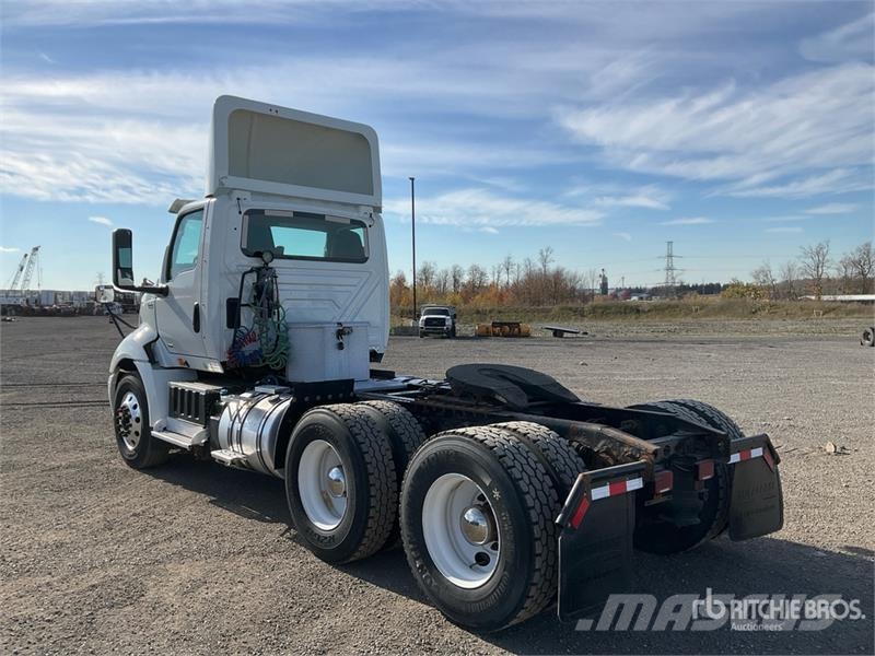 International RH613 6x4 T/A Day Cab Truck Tractor Naudoti vilkikai