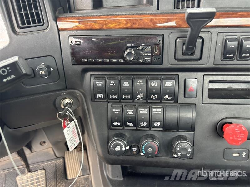 International RH613 6x4 T/A Day Cab Truck Tractor 中古トラクターヘッド | トレーラーヘッド