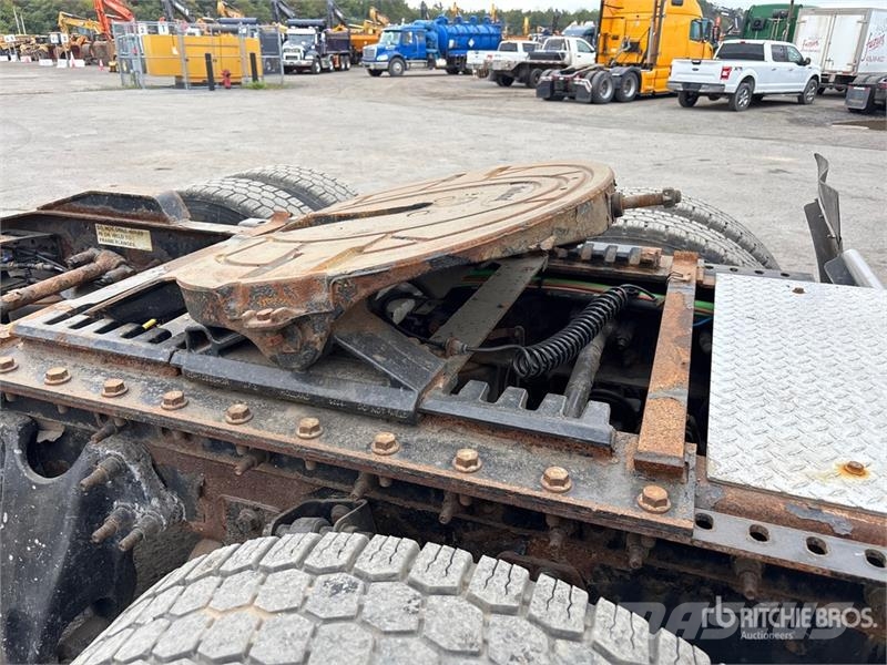 International RH613 6x4 T/A Day Cab Truck Tractor 中古トラクターヘッド | トレーラーヘッド