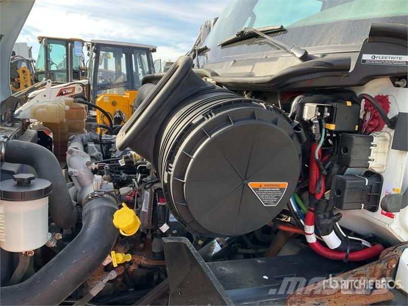 International RH613 6x4 T/A Day Cab Truck Tractor Naudoti vilkikai