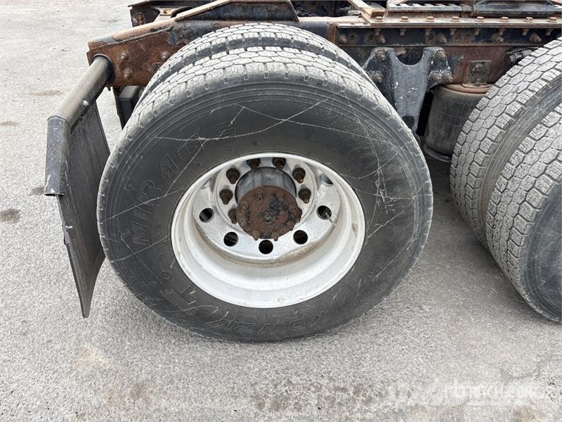 International RH613 6x4 T/A Day Cab Truck Tractor 中古トラクターヘッド | トレーラーヘッド