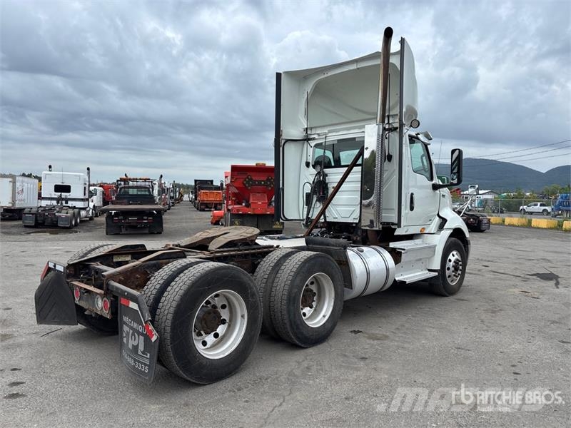 International RH613 6x4 T/A Day Cab Truck Tractor 中古トラクターヘッド | トレーラーヘッド