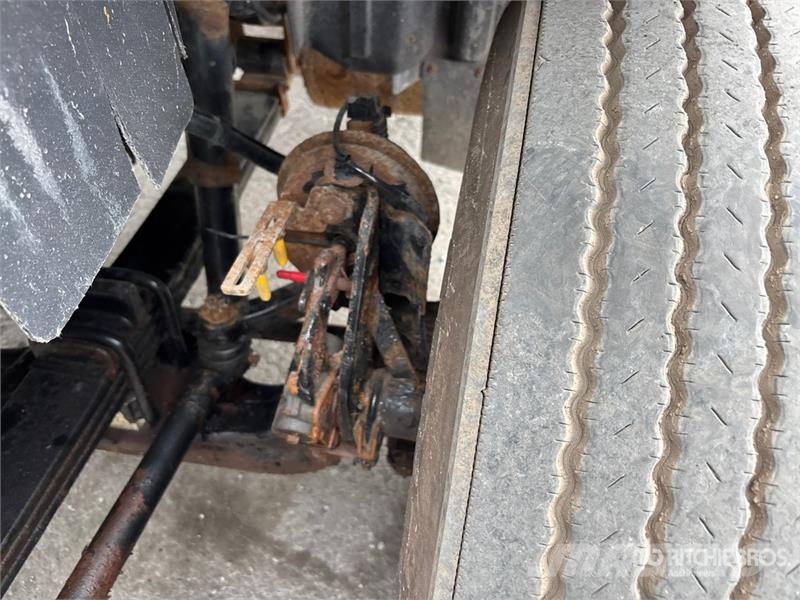 International RH613 6x4 T/A Day Cab Truck Tractor 中古トラクターヘッド | トレーラーヘッド