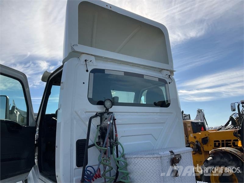 International RH613 6x4 T/A Day Cab Truck Tractor Naudoti vilkikai