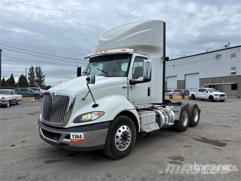 International RH613 6x4 T/A Day Cab Truck Tractor 中古トラクターヘッド | トレーラーヘッド