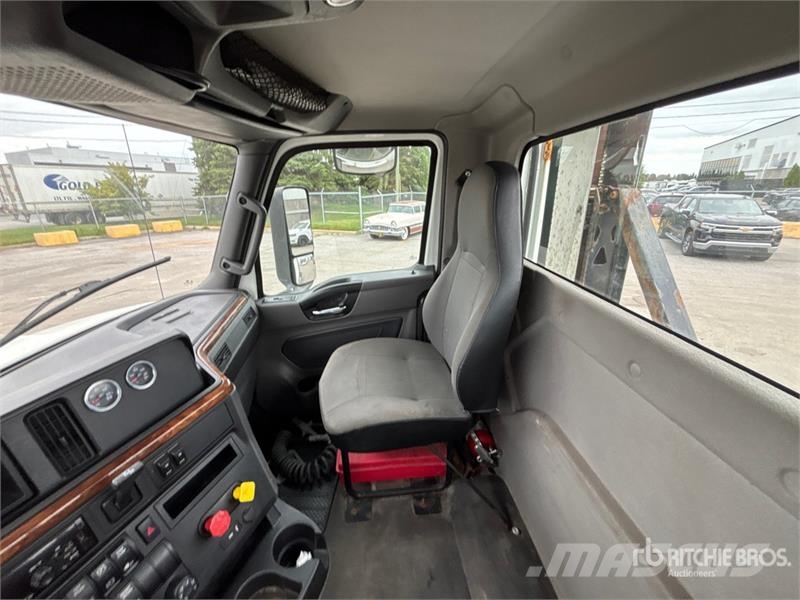 International RH613 6x4 T/A Day Cab Truck Tractor 中古トラクターヘッド | トレーラーヘッド