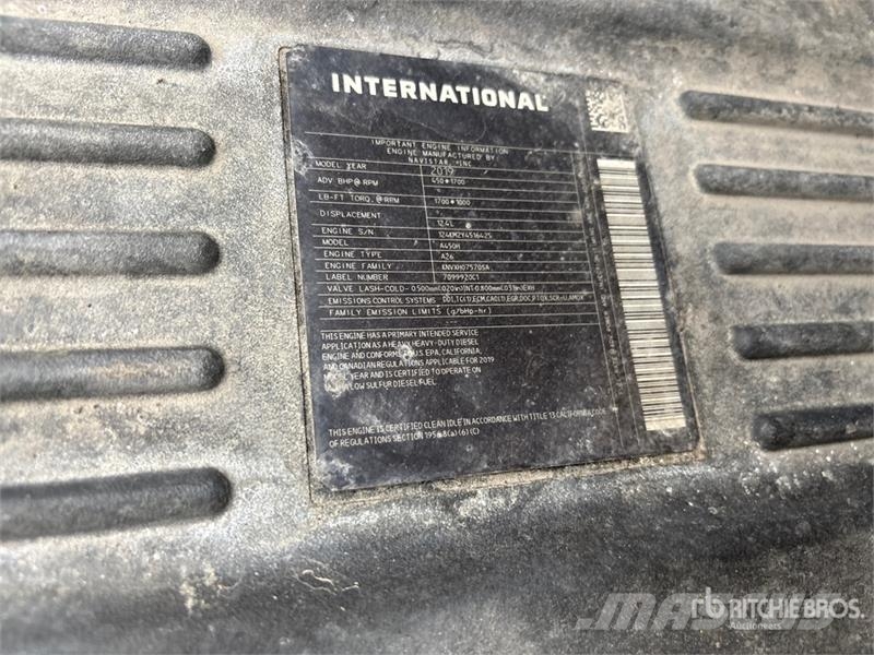 International RH613 6x4 T/A Day Cab Truck Tractor 中古トラクターヘッド | トレーラーヘッド