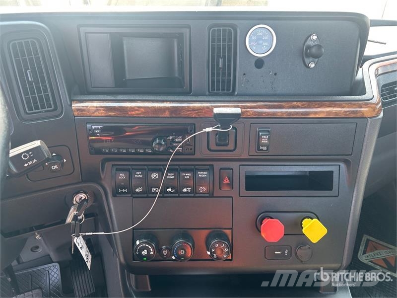 International RH613 6x4 T/A Day Cab Truck Tractor Sattelzugmaschinen