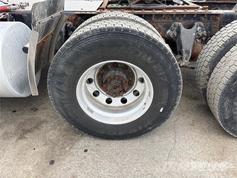 International RH613 6x4 T/A Day Cab Truck Tractor 中古トラクターヘッド | トレーラーヘッド