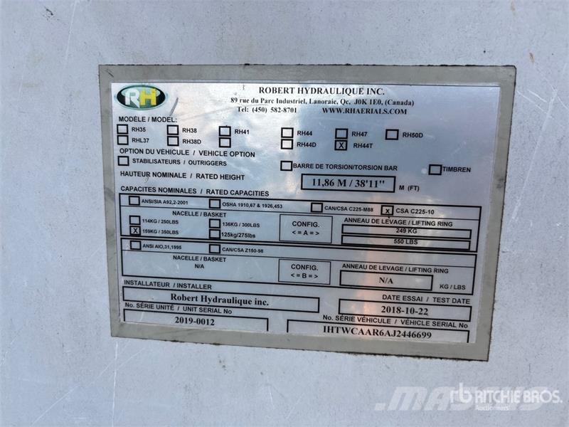 International Robert Hydraulique RH44T 38 ft on  International 7 المنصات الهوائية المثبتة على شاحنة