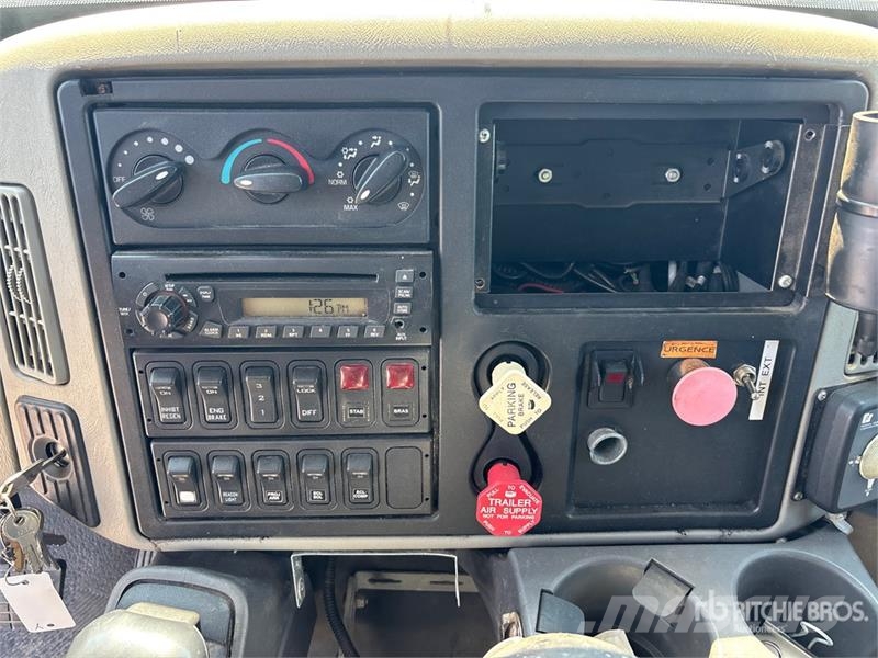 International Robert Hydraulique RH44T 38 ft on  International 7 المنصات الهوائية المثبتة على شاحنة
