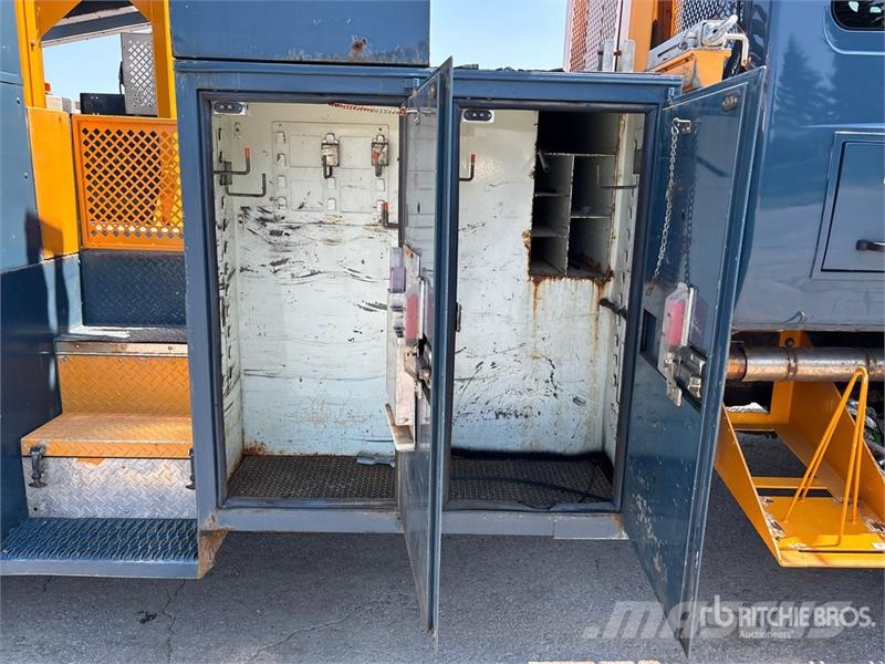 International Robert Hydraulique RH44T 38 ft on  International 7 المنصات الهوائية المثبتة على شاحنة
