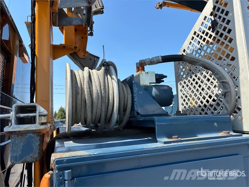 International Robert Hydraulique RH44T 38 ft on  International 7 المنصات الهوائية المثبتة على شاحنة