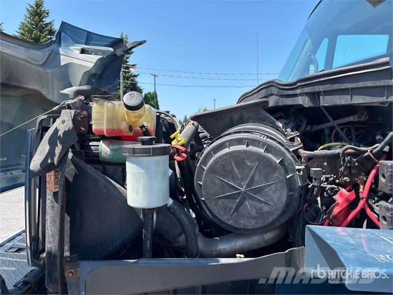 International Robert Hydraulique RH44T 38 ft on  International 7 المنصات الهوائية المثبتة على شاحنة