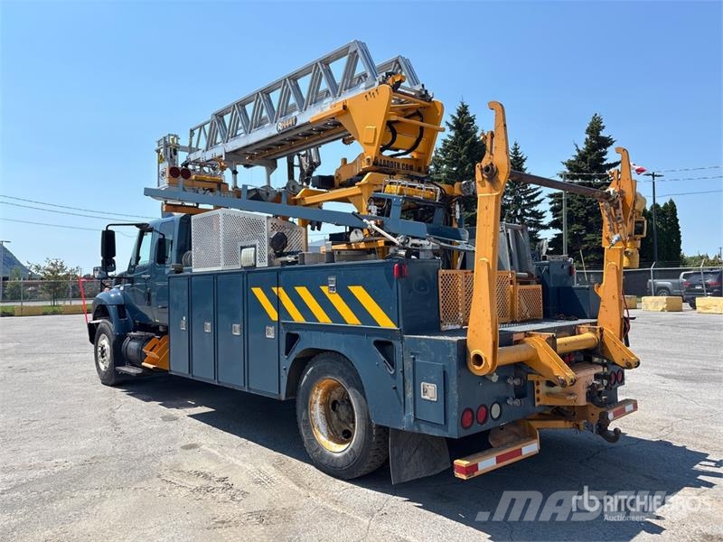 International Robert Hydraulique RH44T 38 ft on  International 7 المنصات الهوائية المثبتة على شاحنة