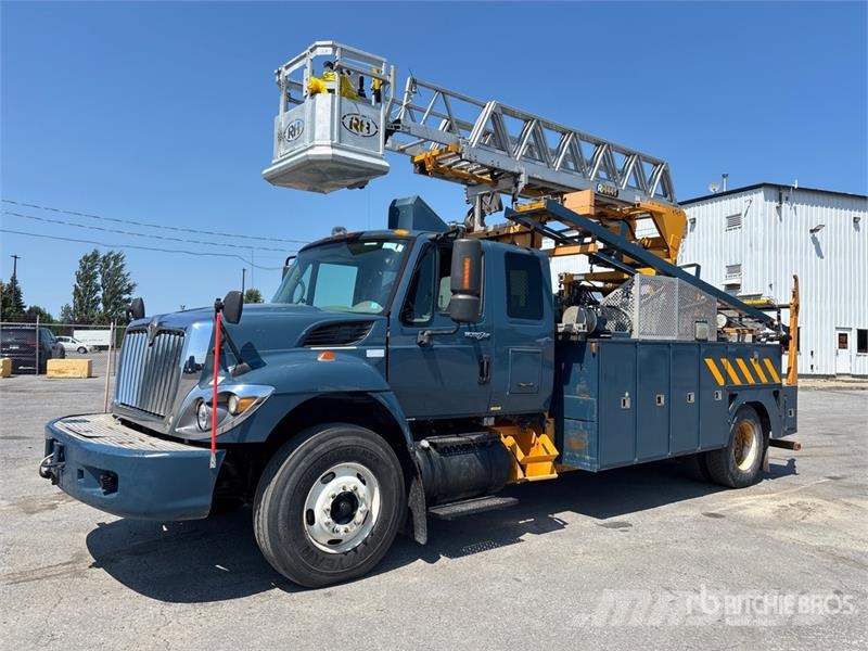International Robert Hydraulique RH44T 38 ft on  International 7 المنصات الهوائية المثبتة على شاحنة
