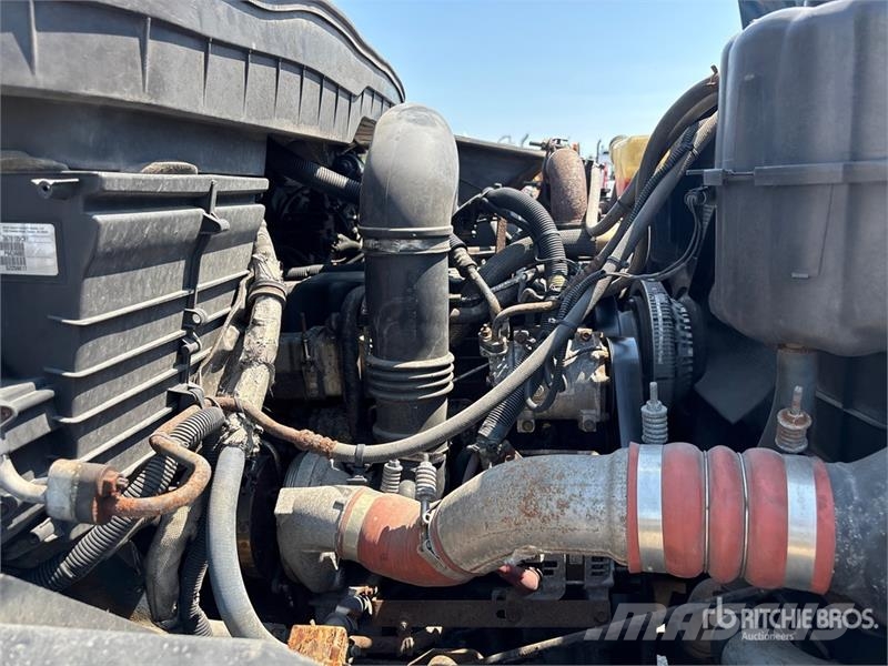 International Robert Hydraulique RH44T 38 ft on  International 7 المنصات الهوائية المثبتة على شاحنة