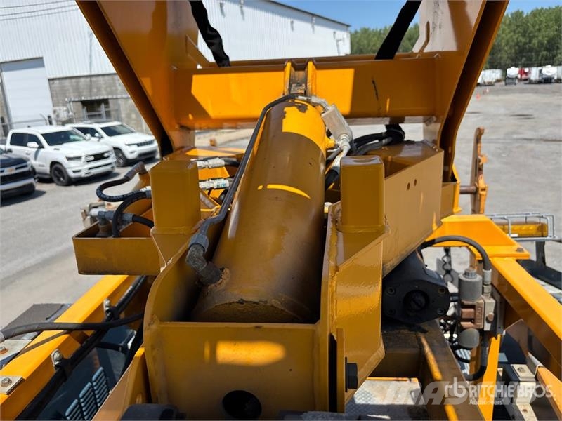 International Robert Hydraulique RH44T 38 ft on  International 7 المنصات الهوائية المثبتة على شاحنة