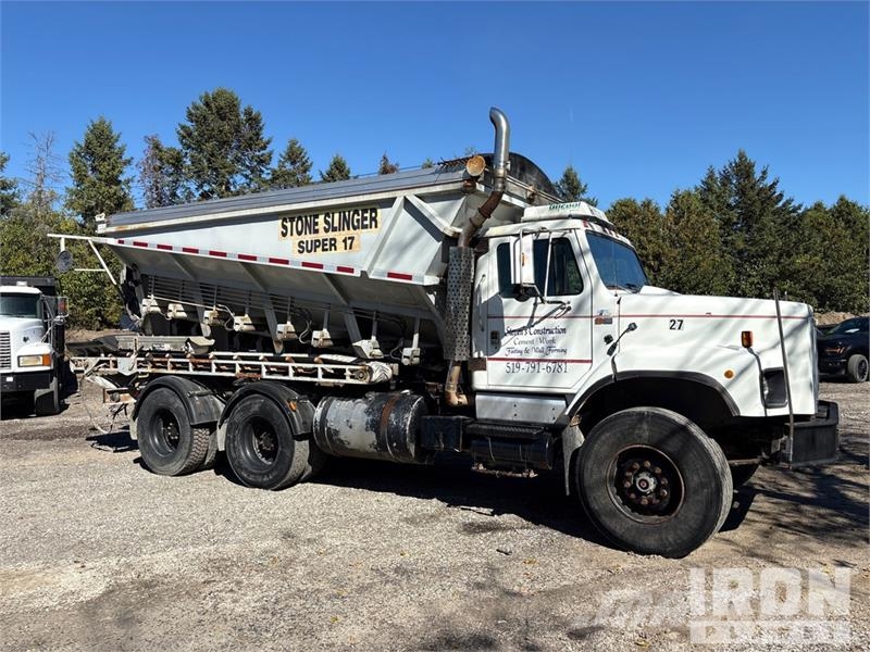International Slinger Super 17 on International F-2674 6x4 Stone Betonikivikoneet
