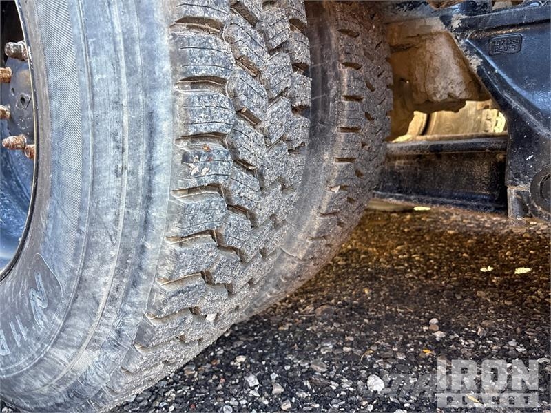 International Slinger Super 17 on International F-2674 6x4 Stone Betonikivikoneet