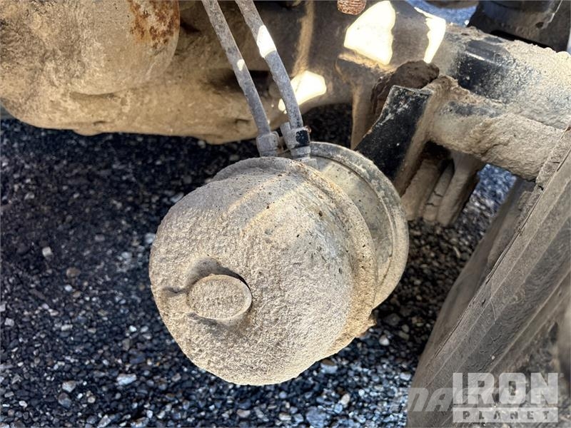 International Slinger Super 17 on International F-2674 6x4 Stone Betonikivikoneet