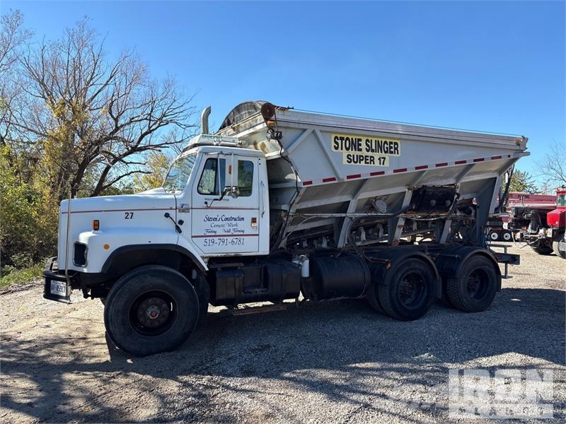 International Slinger Super 17 on International F-2674 6x4 Stone Betonikivikoneet