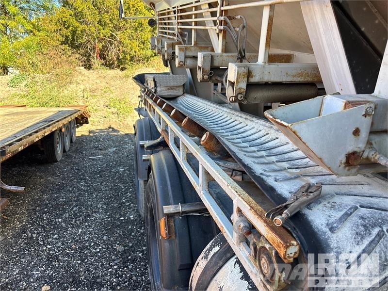 International Slinger Super 17 on International F-2674 6x4 Stone Betonikivikoneet