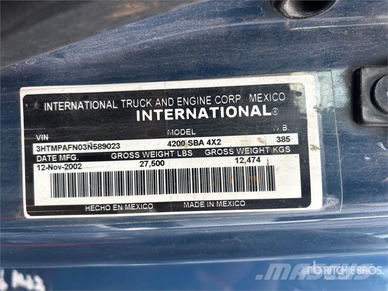 International SST 40 EIH 11 ft on International 4200 4x2 Bucket  المنصات الهوائية المثبتة على شاحنة