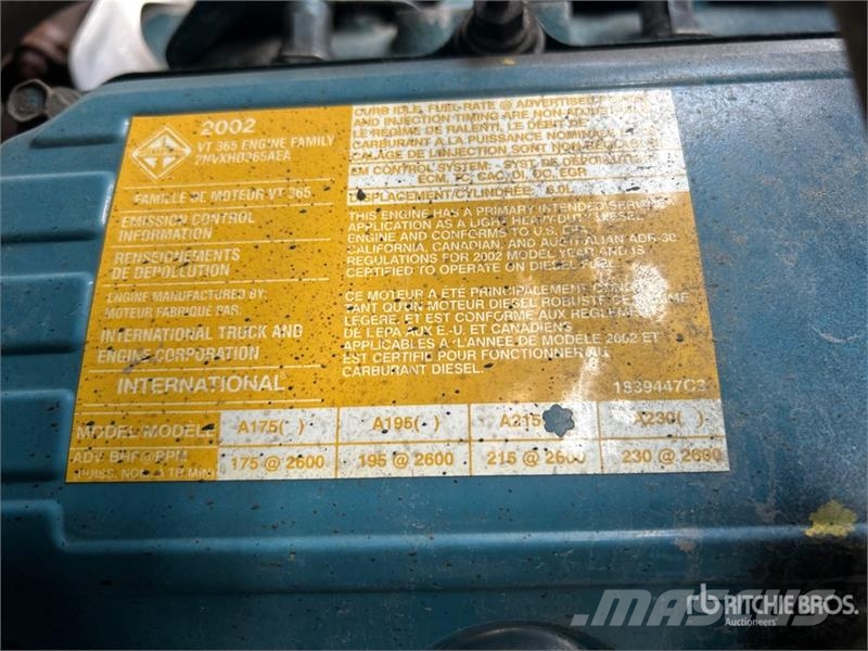 International SST 40 EIH 11 ft on International 4200 4x2 Bucket  المنصات الهوائية المثبتة على شاحنة