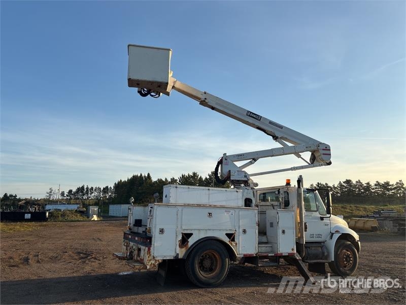 International Terex Hi-Ranger TL44M 44 ft on International 4300 Моторизирани платформи с талига