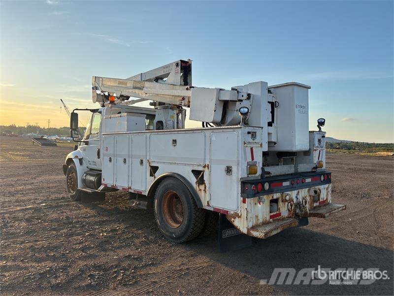 International Terex Hi-Ranger TL44M 44 ft on International 4300 Моторизирани платформи с талига