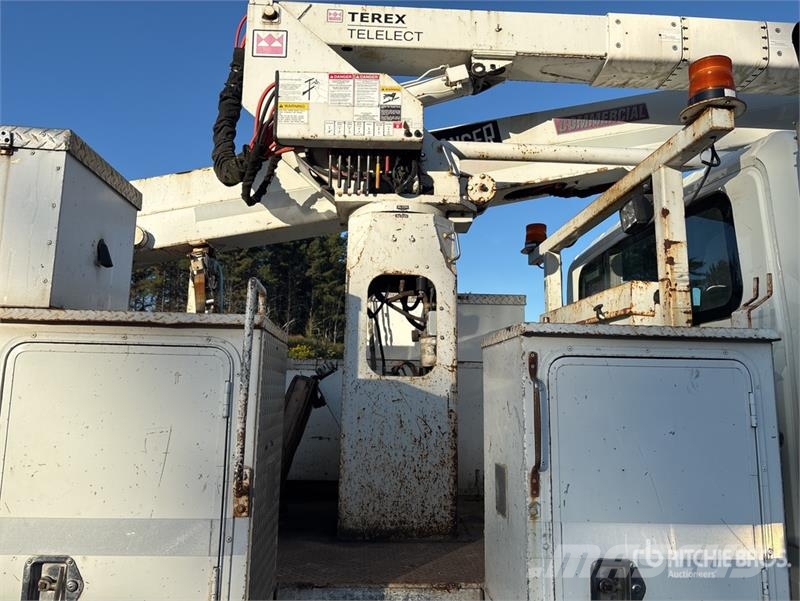 International Terex Hi-Ranger TL44M 44 ft on International 4300 Моторизирани платформи с талига
