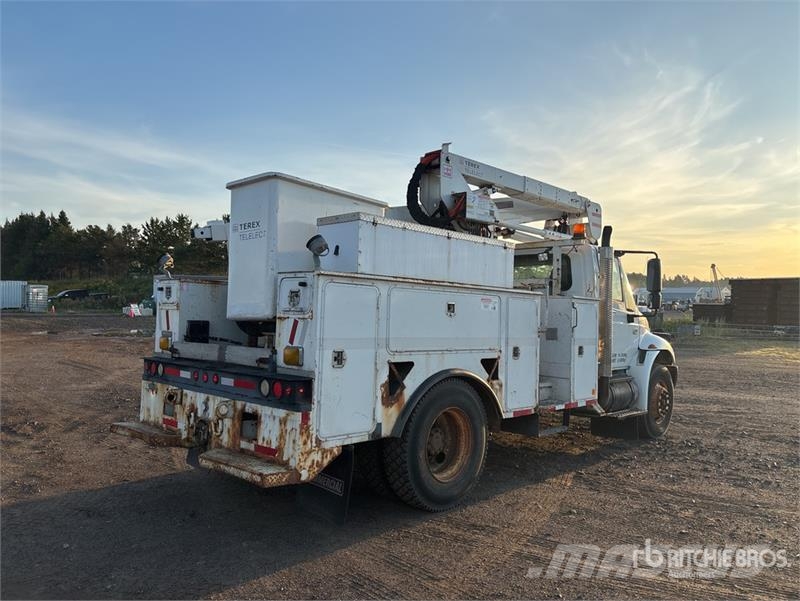 International Terex Hi-Ranger TL44M 44 ft on International 4300 Моторизирани платформи с талига