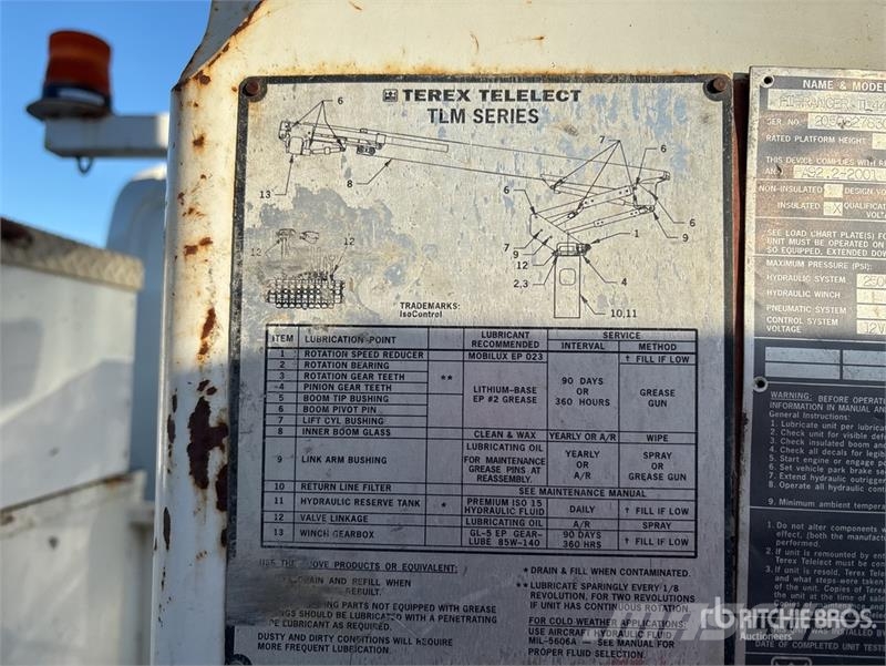 International Terex Hi-Ranger TL44M 44 ft on International 4300 Моторизирани платформи с талига