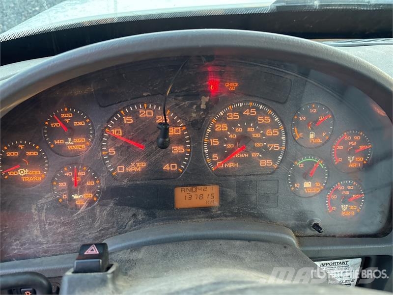 International Terex Hi-Ranger TL44M 44 ft on International 4300 Моторизирани платформи с талига