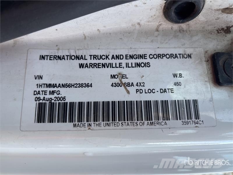 International Terex Hi-Ranger TL44M 44 ft on International 4300 Моторизирани платформи с талига