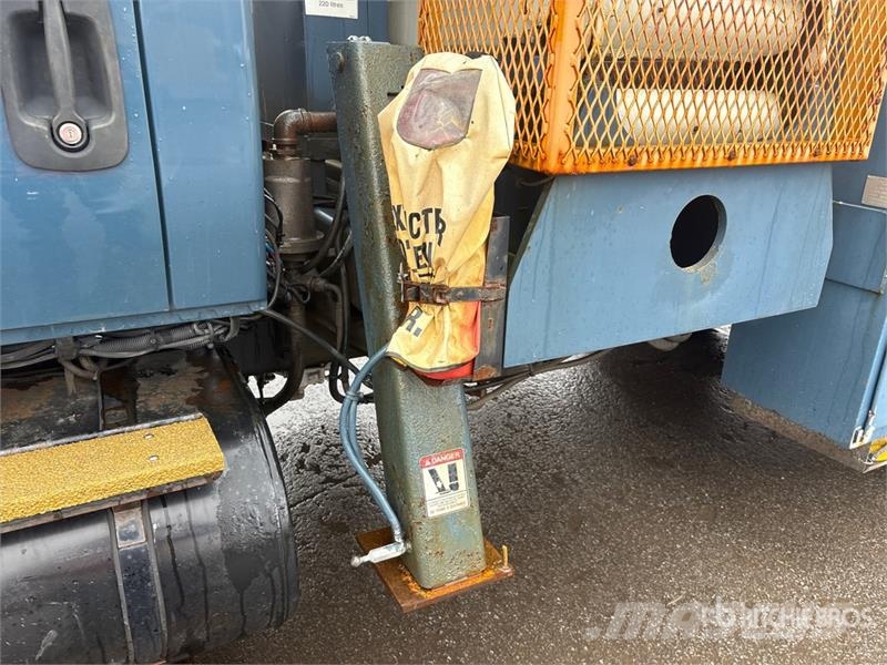 International Terex Hi-Ranger TE403HL 50 ft on International 74 Auto košare