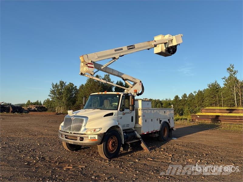 International Terex Hi-Ranger TL44M 44 ft on International 4300 Моторизирани платформи с талига