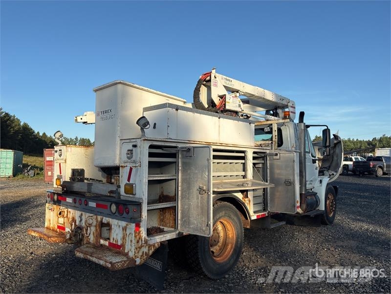 International Terex Hi-Ranger TL44M 44 ft on International 4300 Моторизирани платформи с талига