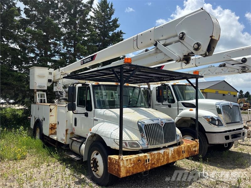 International Terex Telelect Hi-Ranger 5TC-55 55 ft on  Internat Plataformas sobre camión