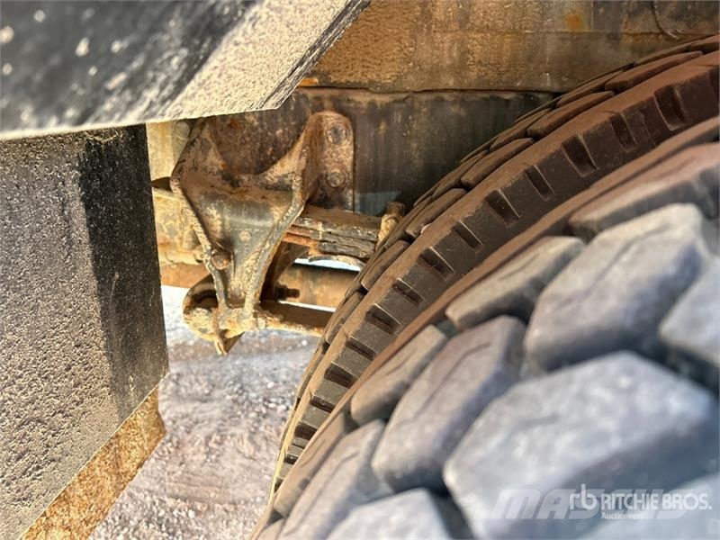 International Terex Telelect Hi-Ranger 5TC-55 55 ft on Internat Teherautóra szerelt emelők és állványok