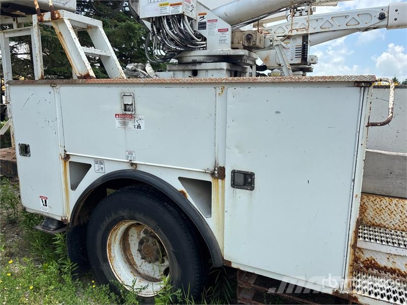 International Terex Telelect Hi-Ranger 5TC-55 55 ft on  Internat Plataformas sobre camión