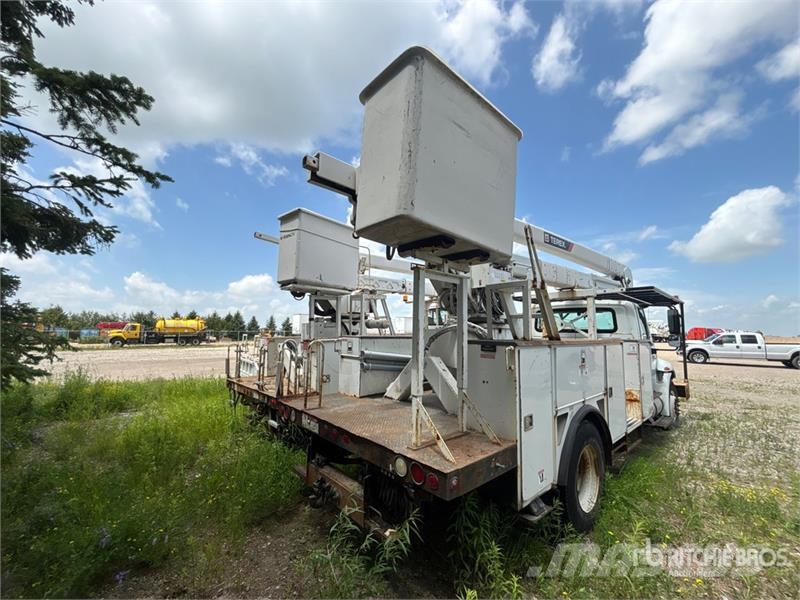 International Terex Telelect Hi-Ranger 5TC-55 55 ft on  Internat Plataformas sobre camión